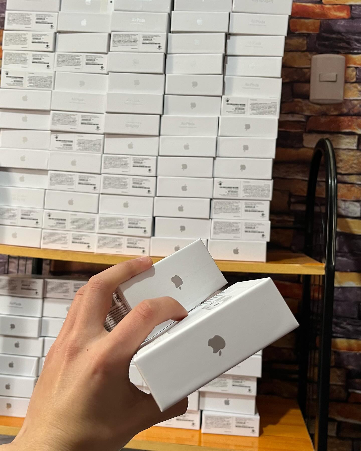 Apple Airpods Pallets - Image 3