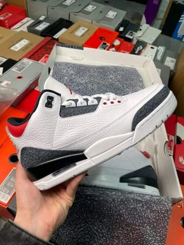 Original Jordan shoes - Image 3
